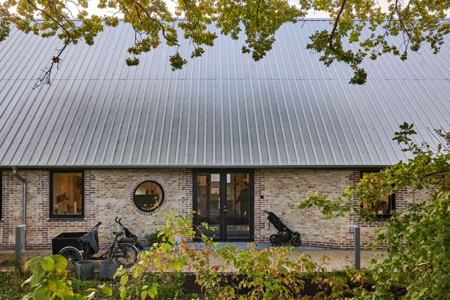 Med stål, træ og genbrugstegl ”CO2-neutraliseres” børnepasningen i Gladsaxe, Børnehuset Egedammen, Klausdalsbrovej 195, 2860 Søborg